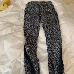 Lululemon Black & White Floral Print Leggings
